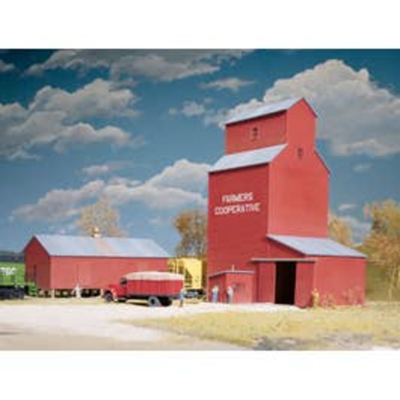 Walthers #933-3036 Farmers Co-Op Rural Grain Elevator — Kit