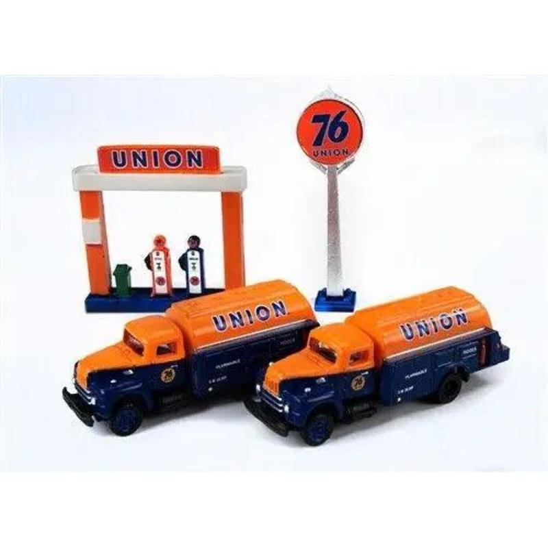CMW- IH R-190 Tank Truck (2-Pack) w/Station Sign & Gas Pump Island (Union 76) 1:160