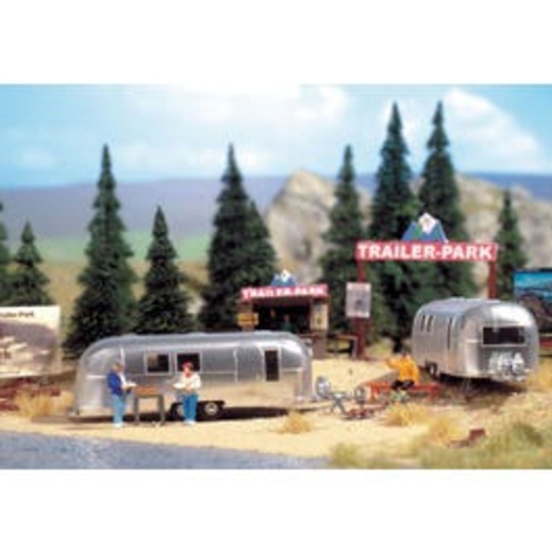 Walthers #949-2902 Camp Site With Two Trailers — Kit