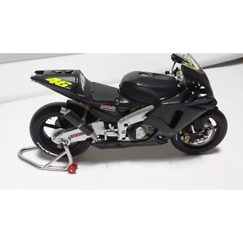 Minichamps – 1/12 Honda RC211V P-Season Test Bike (V. Rossi) 2002