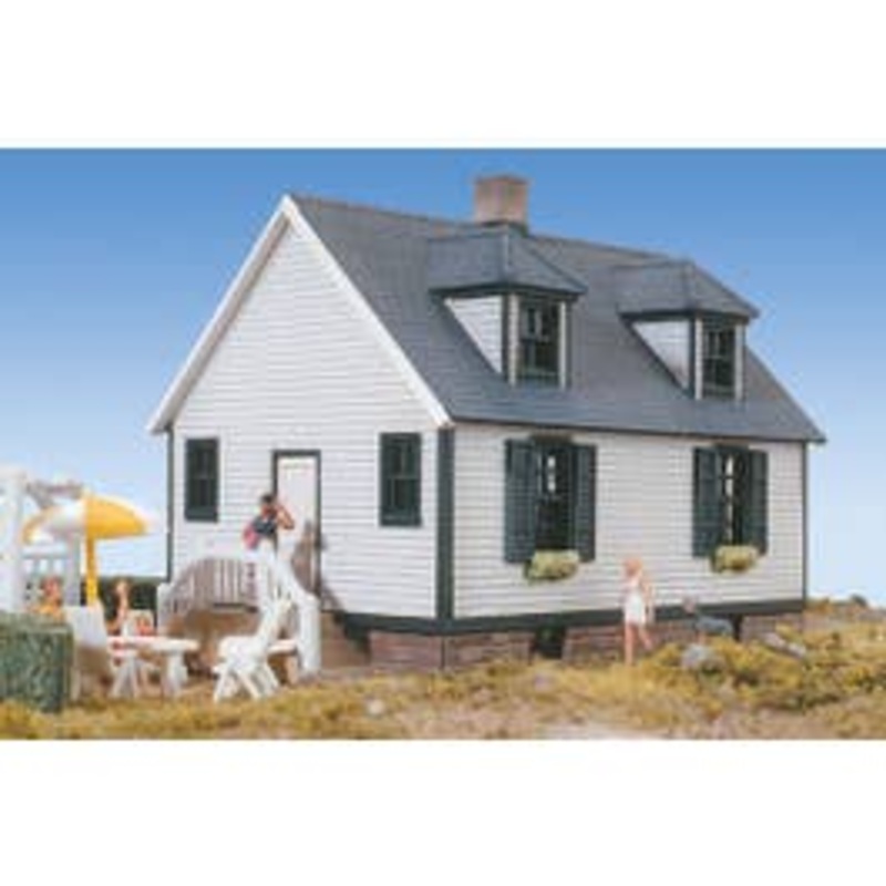 Walthers #933-3657 Lake Forest Cottage With Accessories — Kit