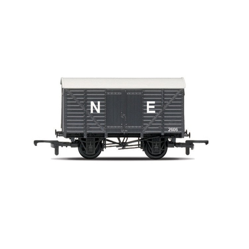 Hornby – Closed Van (R6422)