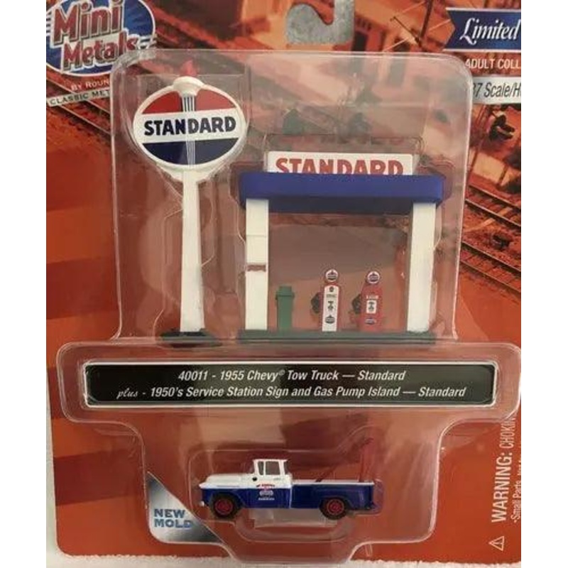 CMW 1955 Chevy Tow Truck w/Station Sign & Gas Pump Island