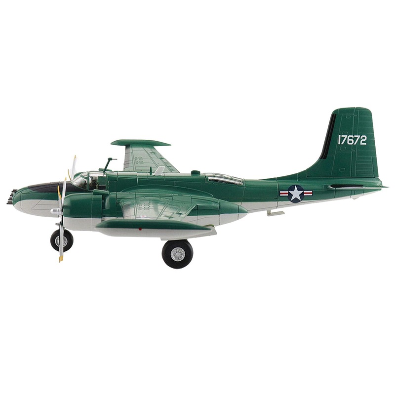 Douglas B-26K (A-26) Counter Invader Bomber Aircraft “64-17672 Prototype” (1960s) United States Air Force “Air Power Series” 1/72 Diecast Model by Hobby Master