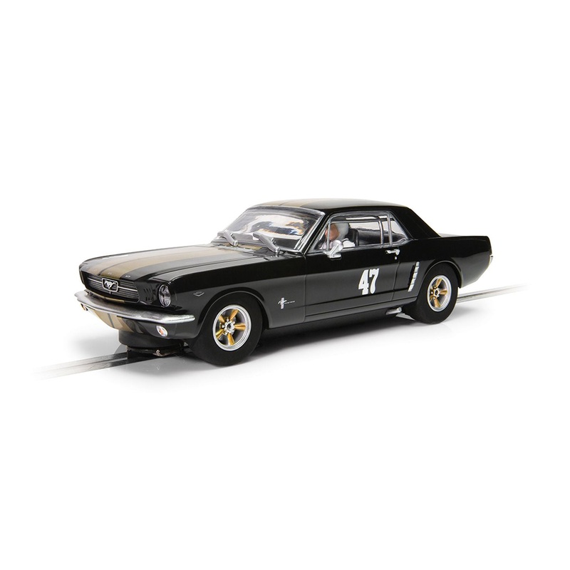 Scalextric – C4405 – Ford Mustang – Black and Gold
