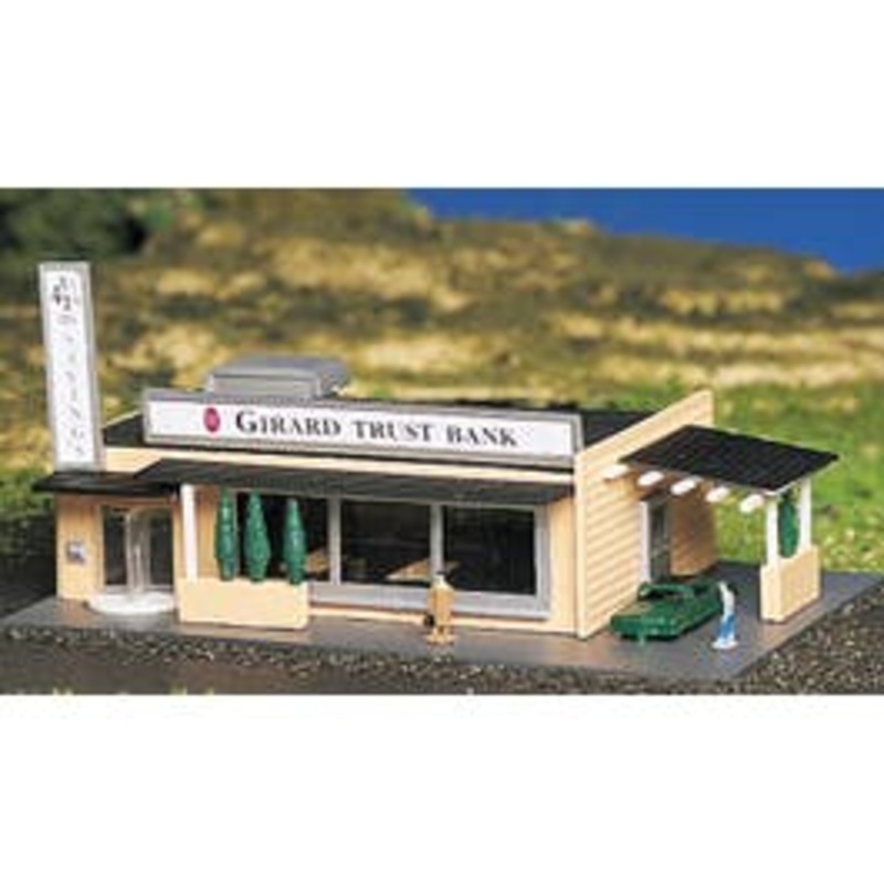 Bachmann #45804 Drive-In Bank w/Figures (Built Up)