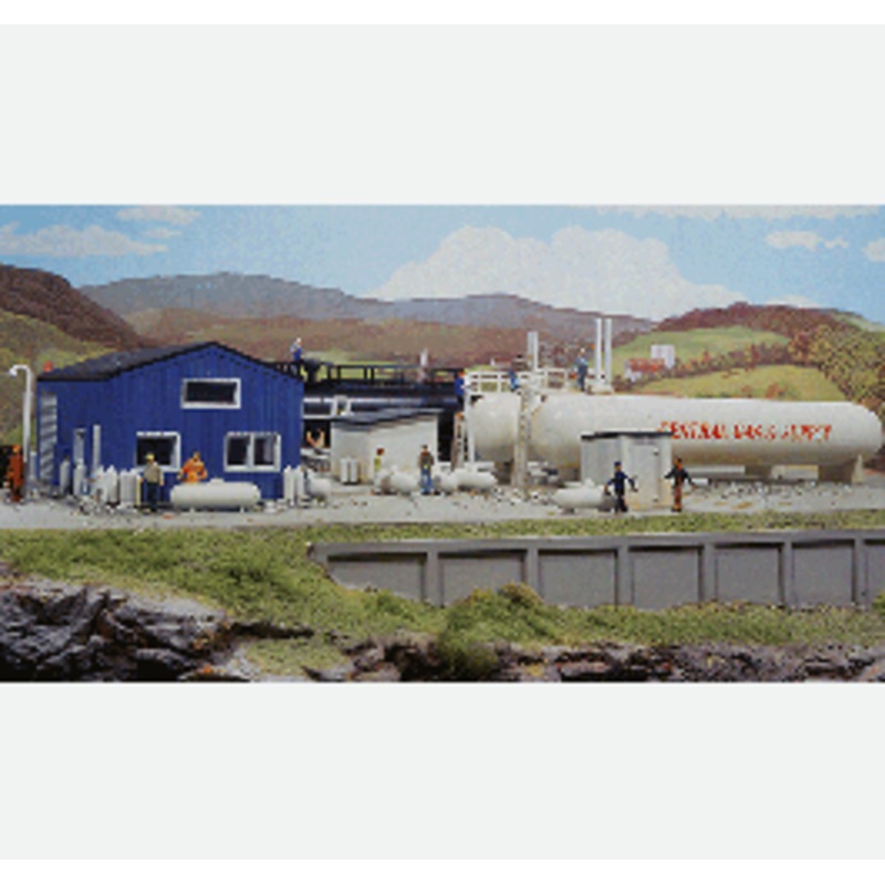 Walthers #933-3213 Central Gas & Supply — Kit