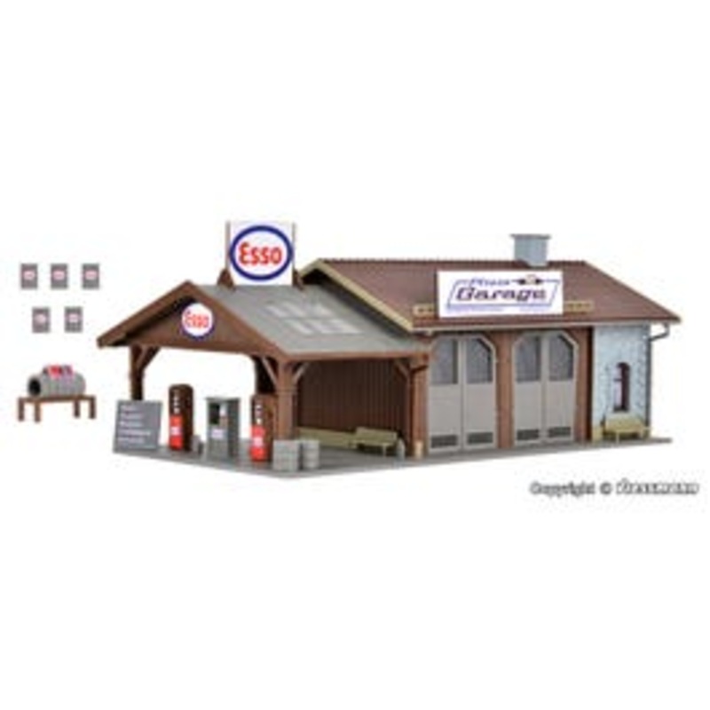 Vollmer 45599  HO Service station Pfizis garage with petrol station kit