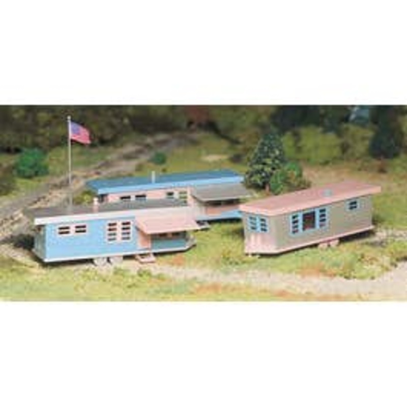 Bachmann #45612 3 Trailers & Flagpole with Flag – Kit