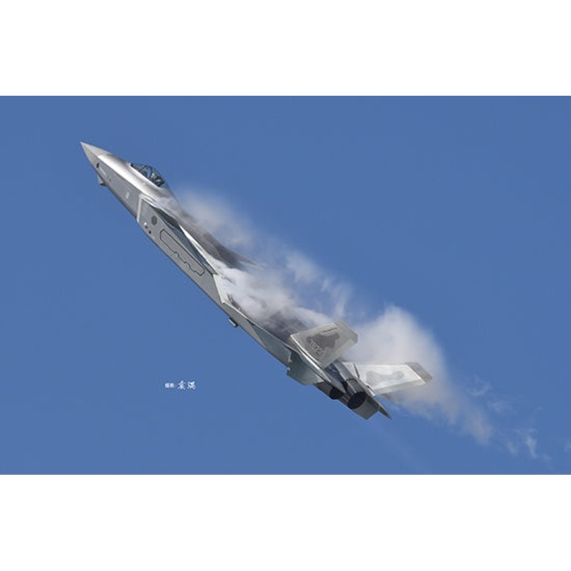 Trumpeter – 1/48 Chinese J-20 Mighty Dragon