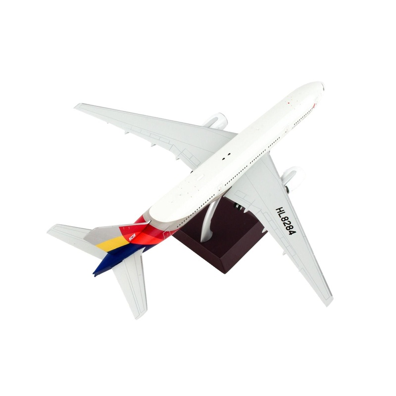 Boeing 777-200ER Commercial Aircraft “Asiana Airlines” White with Striped Tail “Gemini 200” Series 1/200 Diecast Model Airplane by GeminiJets