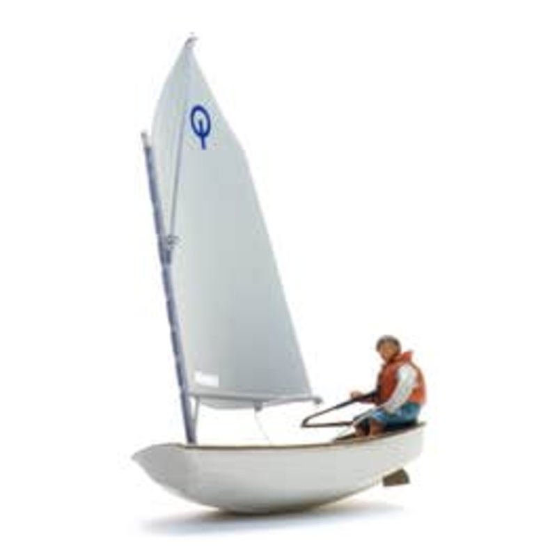 Artitec 387.579 HO Sailing boat Optimist + figure