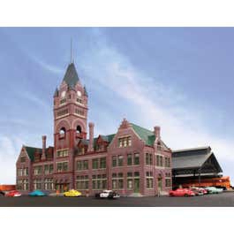 Walthers #933-2946 Milwaukee Everett Street Station and Train Shed — Kit