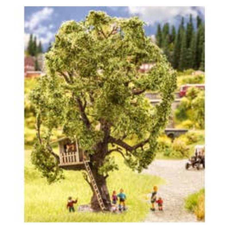 NOCH 21765  HO Tree with Tree House