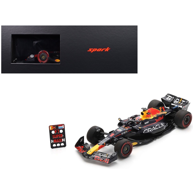 Red Bull Racing RB19 #1 Max Verstappen “Oracle” Winner Formula One F1 “British GP” (2023) with Pit Board and Acrylic Display Case 1/18 Model Car by Spark