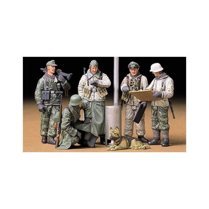 Tamiya – 1/35 German Soldiers at Field Briefing