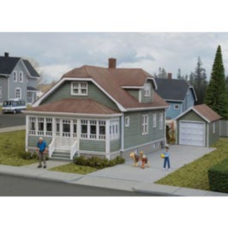 Walthers #933-3791 Updated American Bungalow With Single-Car Garage — Kit