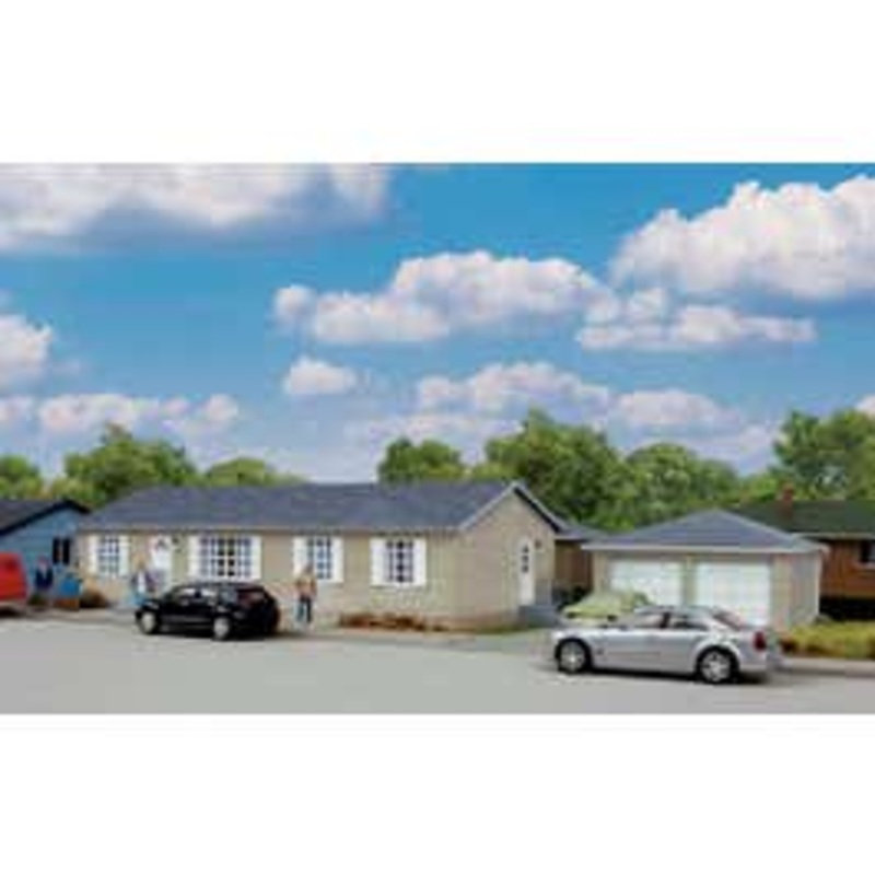 Walthers 933-4151 Modern Sectional House With Garage — Kit
