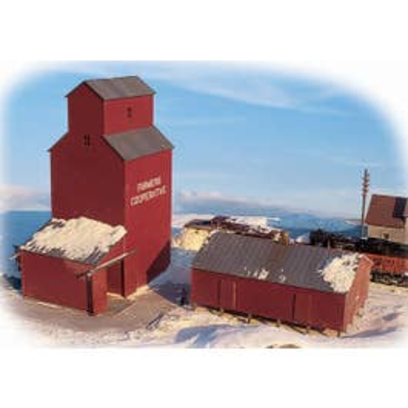 Walthers #933-3238 Farmer's Co-Op Rural Grain Elevator — Kit