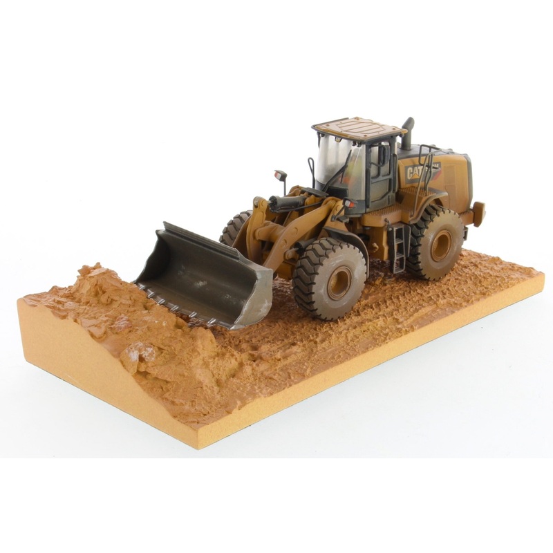 CAT/DM – 1/50 CAT 966M Weathered Medium Wheel Loader