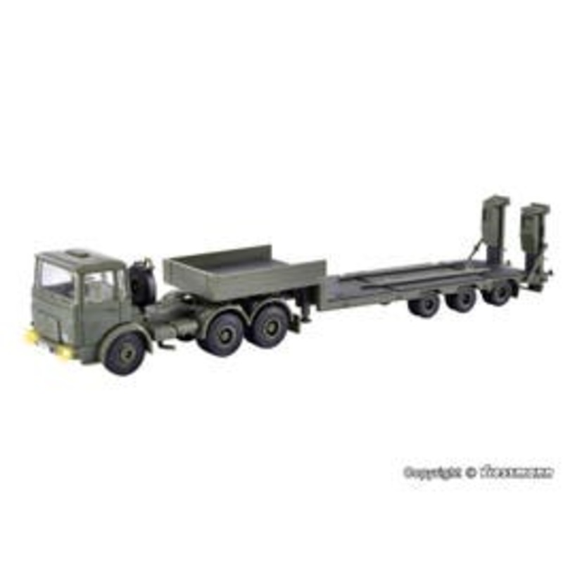 Kibri 18024  HO Military MAN with low-loader trailer kit