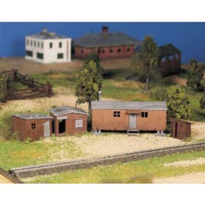 Bachmann #45983- Hobo Jungle (two shacks box car outhouse) Built up