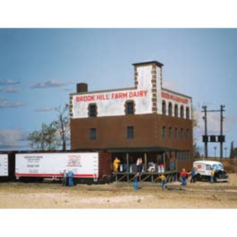 Walthers #933-3010 Brook Hill Farm Dairy — Kit