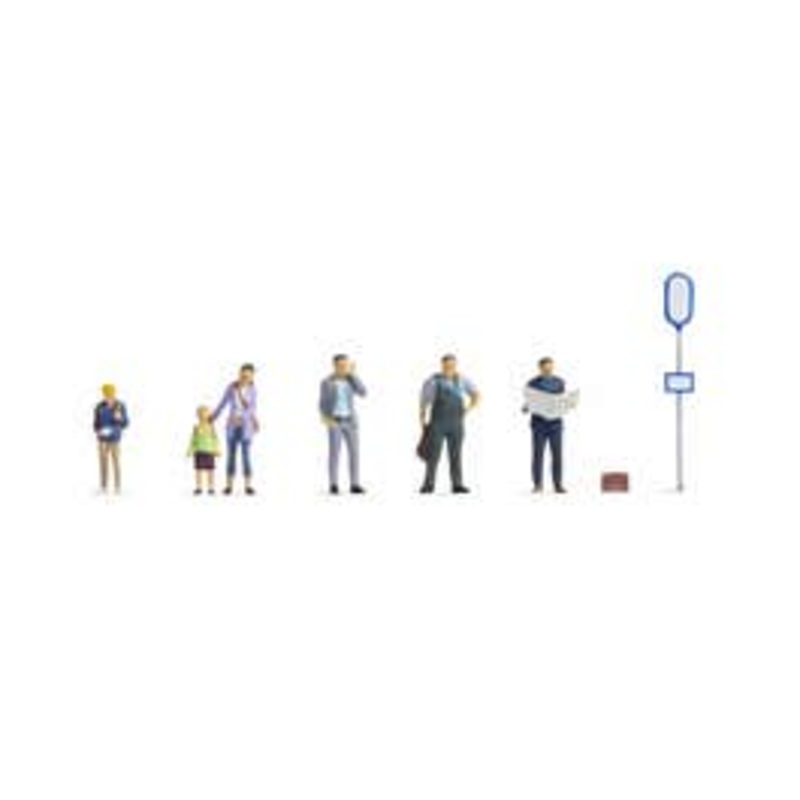 NOCH 15246  HO At the Bus Stop