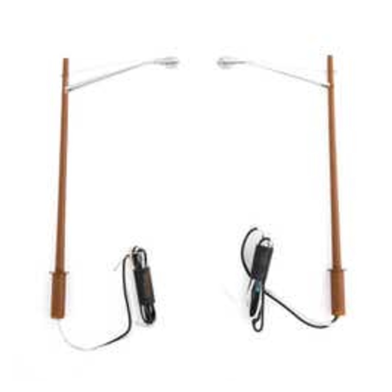 Walthers 949-4805 LED Streetlight 2-Pack Modern Long Arm Style w/Wood Pole