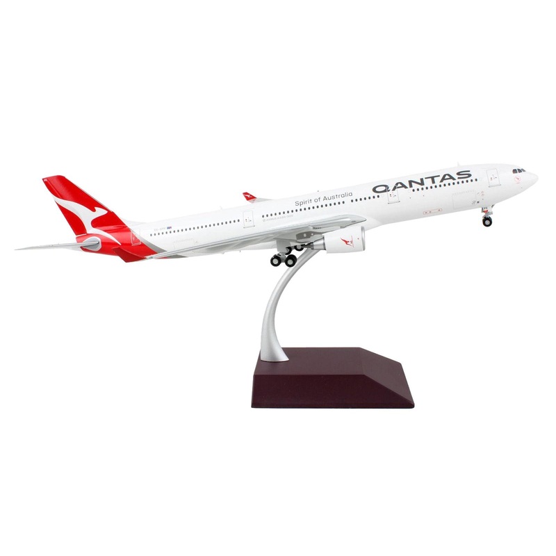 Airbus A330-300 Commercial Aircraft “Qantas Airways – Spirit of Australia” White with Red Tail “Gemini 200” Series 1/200 Diecast Model Airplane by GeminiJets