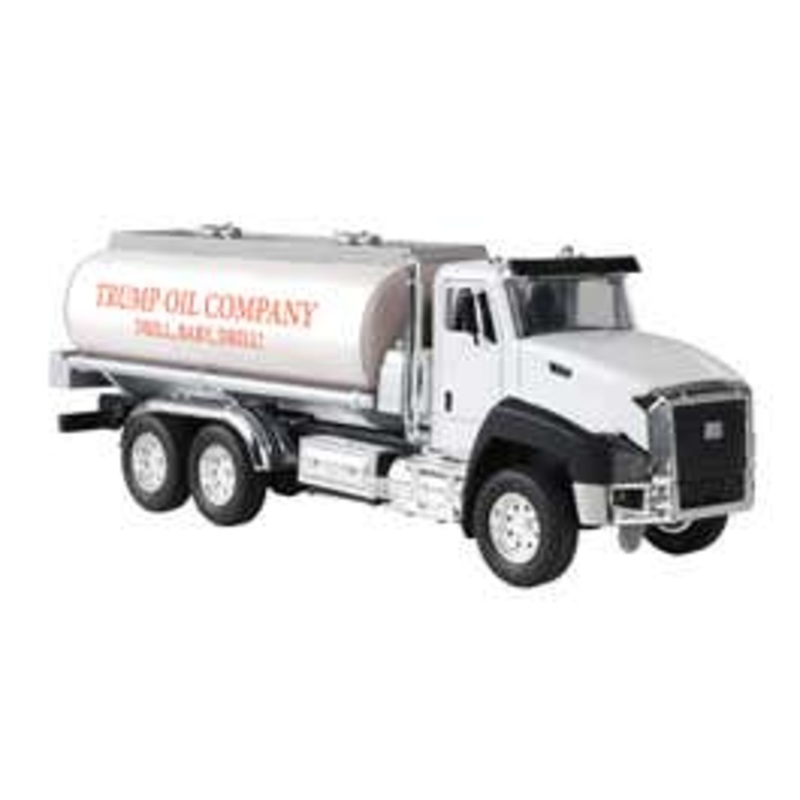 MTH 30-50121  O Trump Roadster Tanker Truck w/ lights and sound