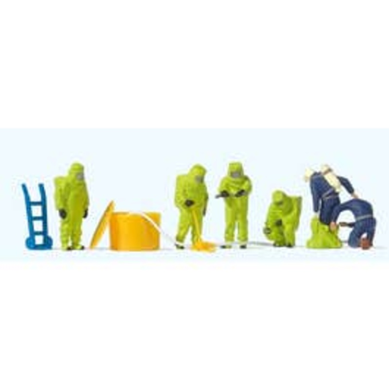 Preiser 10731  HO Firemen – Green Chemical Radioactive Suits
