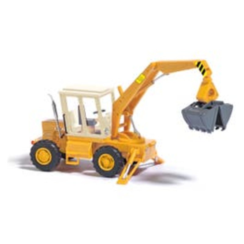 Busch 54402 HO TIH 445 tractor, orange/beige