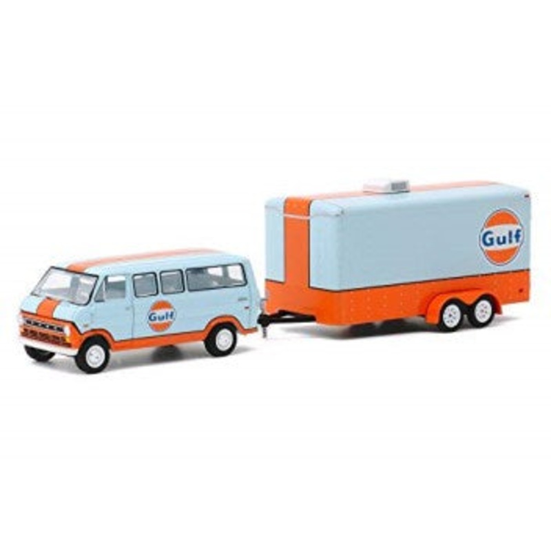 Greenlight – 1/64 Hitch & Tow Series 20 Ford Club Wagon 1972 Gulf Oil