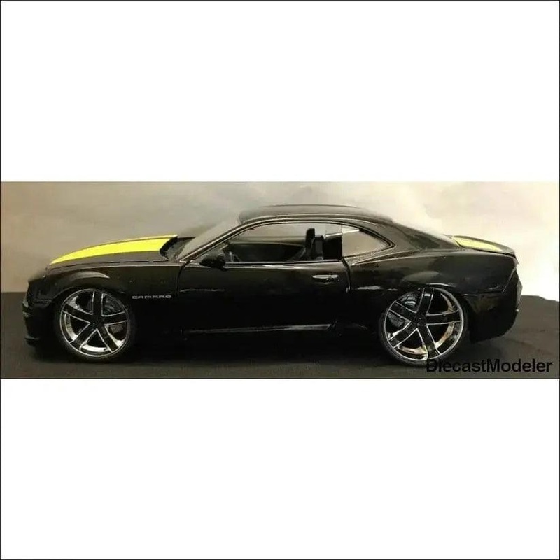 2010 Chevy Camaro SS Hard Top 1:24 scale diecast car
