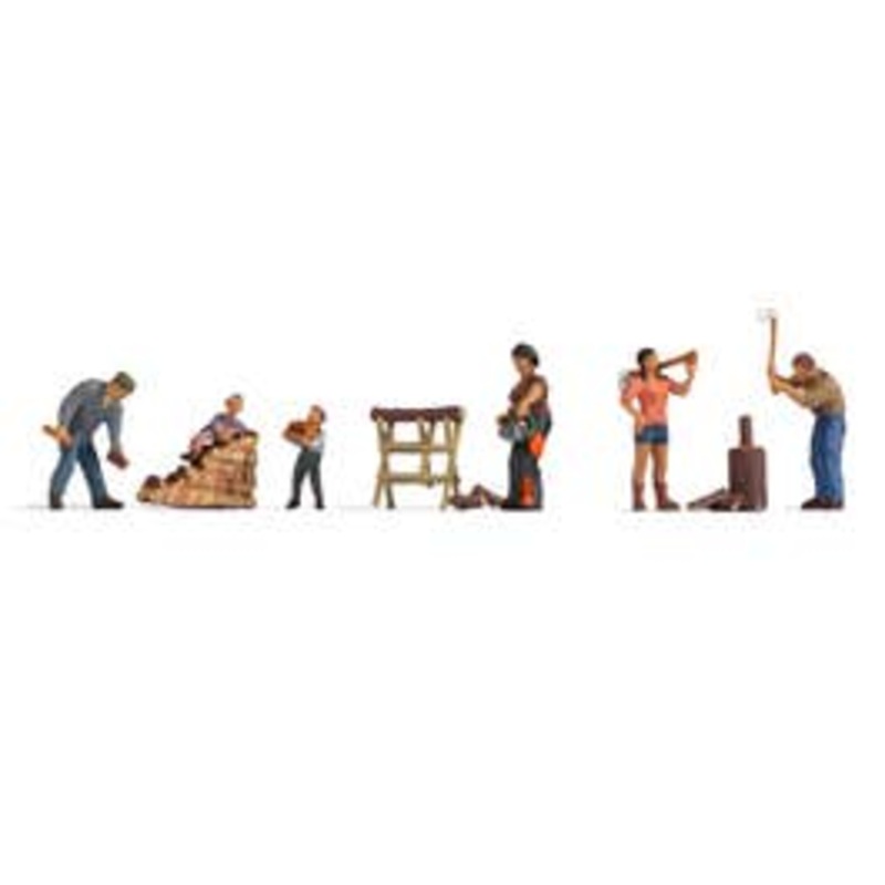 NOCH 15616  HO Chopping Firewood