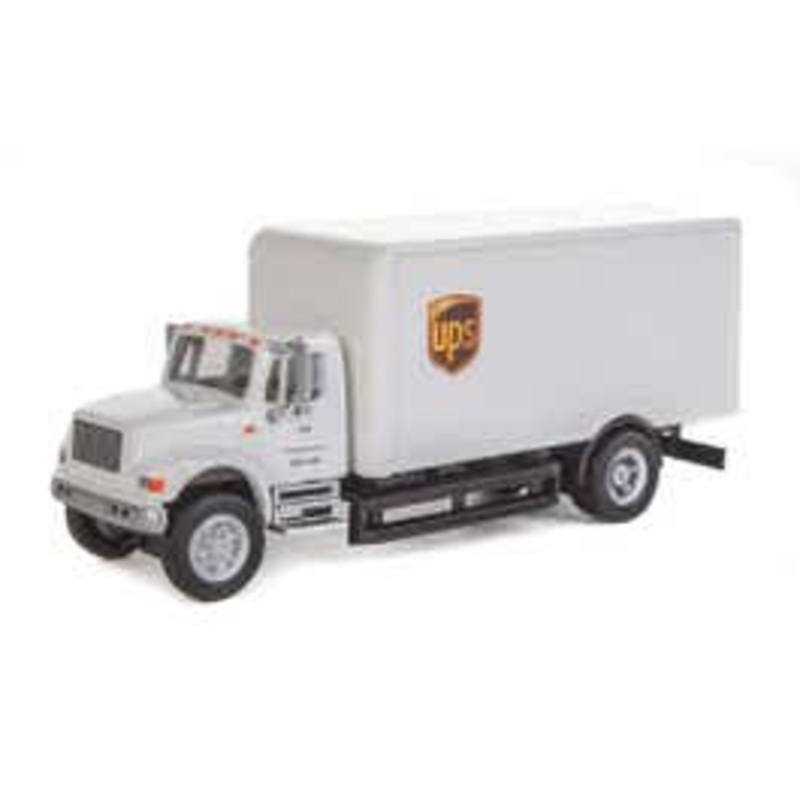 Walthers #949-11295 International 4900 Single-Axle Box Van – UPS