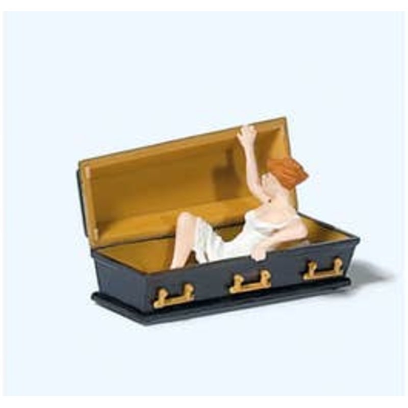 Preiser 29112  HO Female Vampire Holding Coffin Open