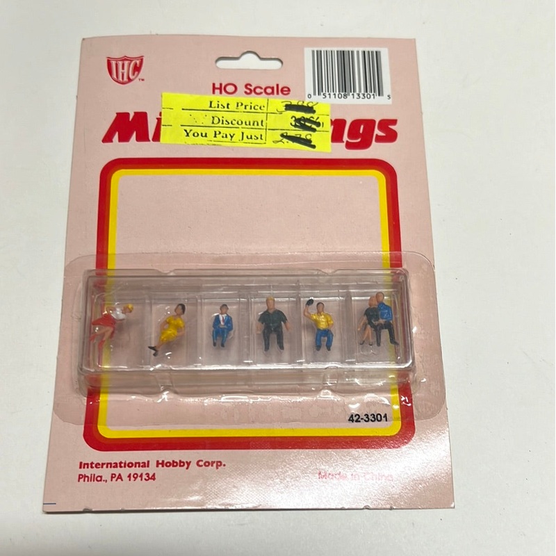 IHC 42-3301 Figures HO SCALE