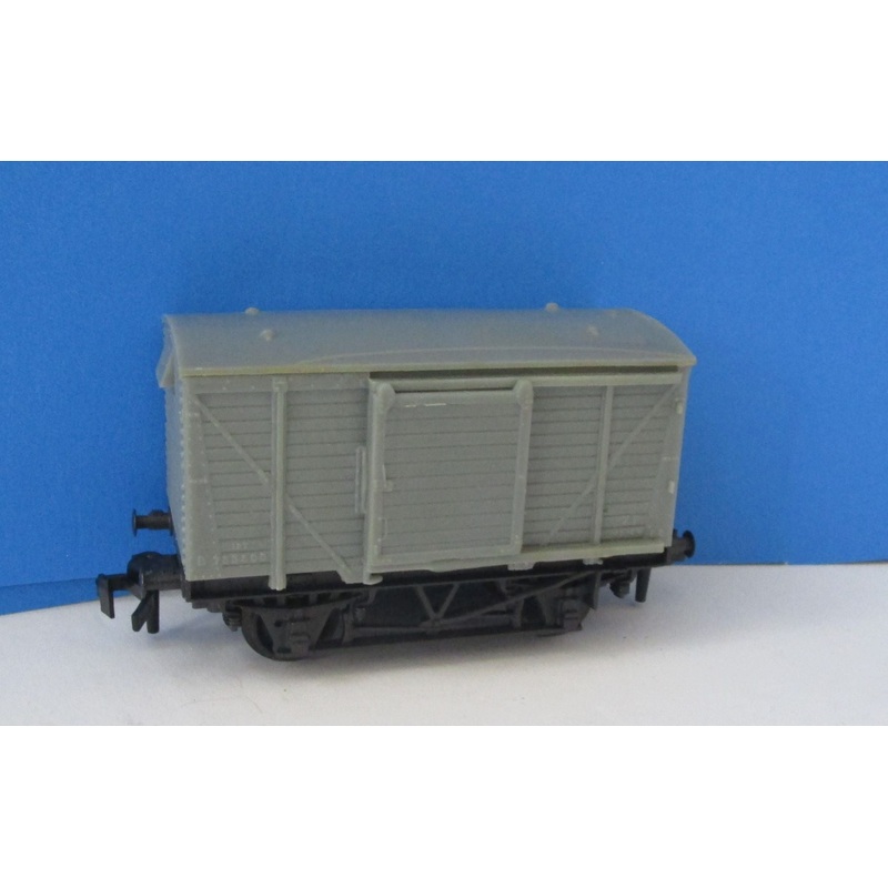 P1614-P01 TRIX 12 ton Grey Van , missing 1door – UNBOXED