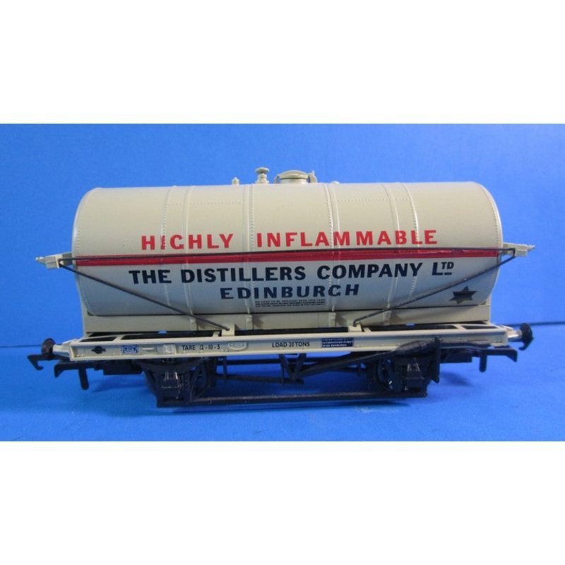 R6122 HORNBY 20 Ton Tank Wagon “THE DISTILLERS COMPANY” – BOXED