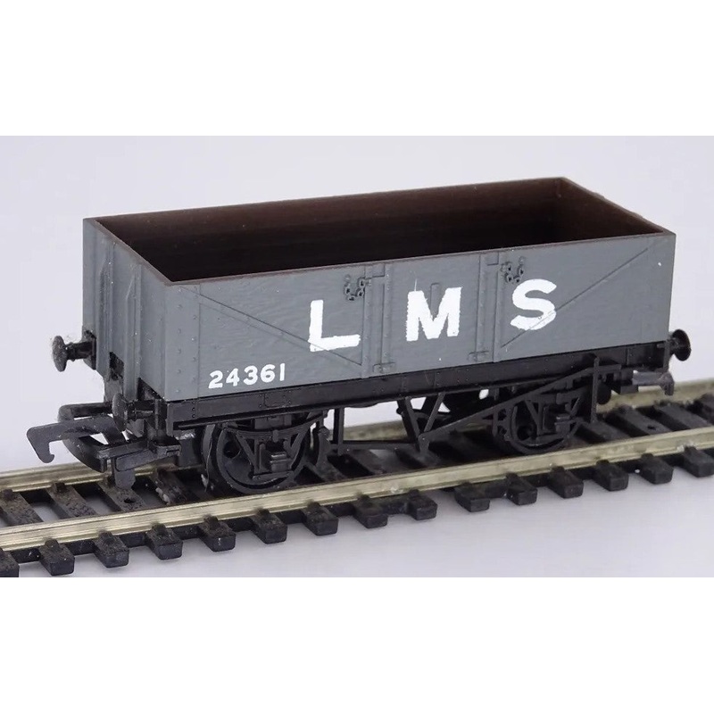 37130 MAINLINE 5-plank open wagon in LMS Grey 24361 – UNBOXED