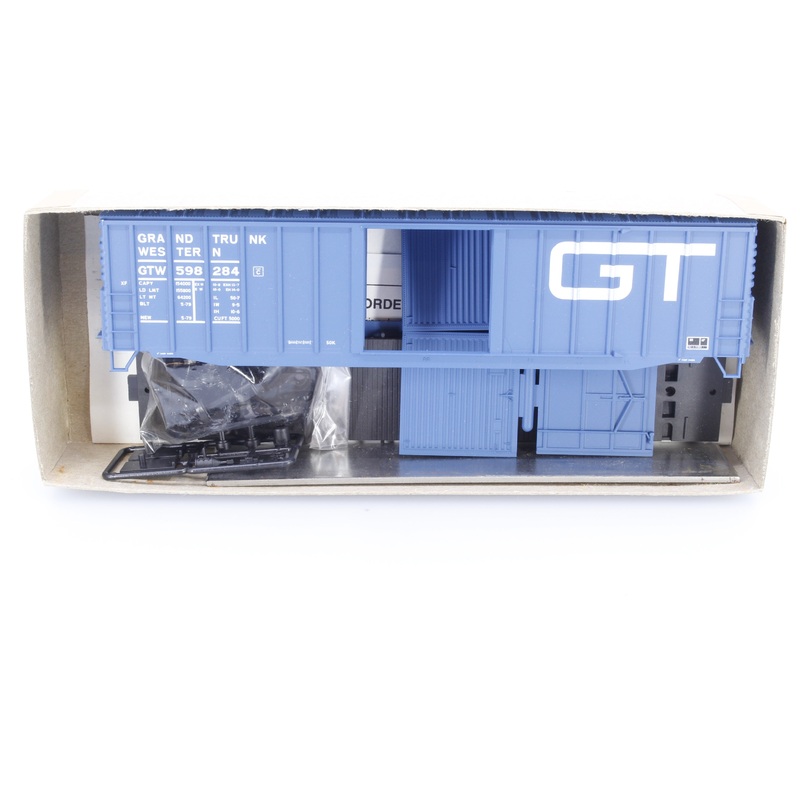 Accurail 5616 HO 50′ Ext. Post. Boxcar Grand Trunk (GT) 598284