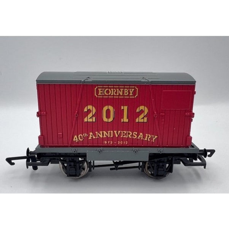R6609 HORNBY Conflat and Container Wagon – 40th Anniversary 2012 Hornby Year Wagon – BOXED