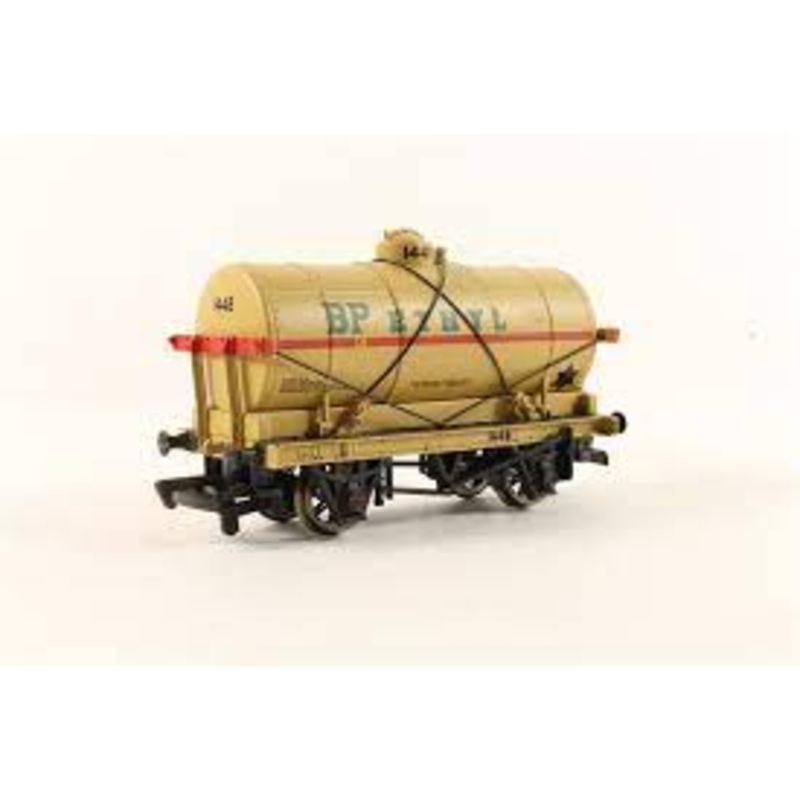 33-676 BACHMANN Tank wagon with large filler “BP Ethyl – BOXED