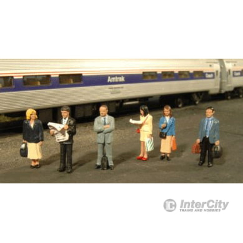 Bachmann 33160 Standing Platform Passengers – SceneScapes(TM) — pkg(6)