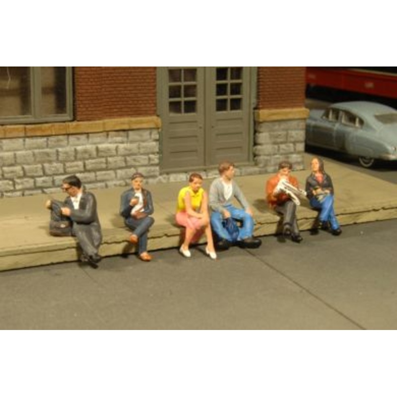 Bachmann 33161 SEATED PLATFORM PASSENGERS – O SCALE NEW