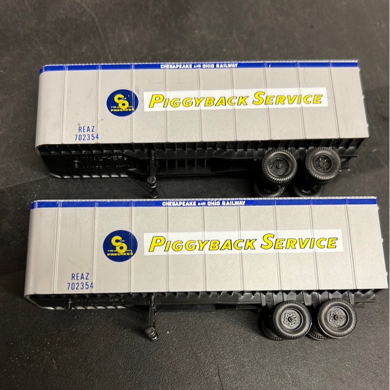 Walthers Piggyback Semi Trailer C&O HO SCALE USED set of 2