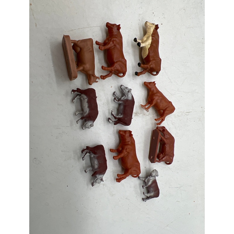 HOFIGURES BROWN COWS FIGURES PACK 4  HO SCALE Used No Box