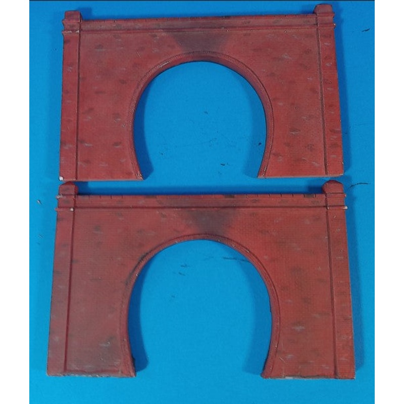 R8510U Hornby Two Single track brick tunnel portals, cast resin – Pre-Owned